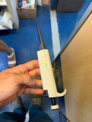 Pipeta de laboratorio 220uL