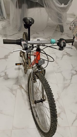 Bicicleta Montaña Naranja y Blanca