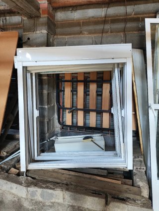Ventanas y marcos aluminio blanco con persiana