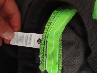 Pantalón corto deportivo marrón y verde