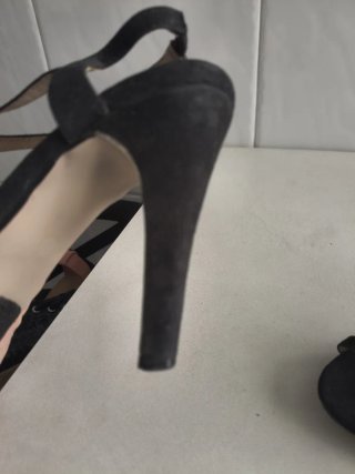 Sandalias de ante negro con tiras