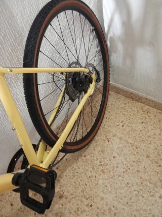 BICICLETA NUEVA POLIVALENTE CANNONDALE,MONOPLATO !