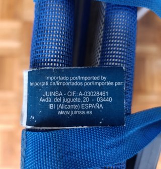 Tumbona plegable azul y plateada