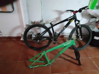 Lote bicis y material DH Dirt