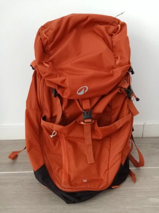 Mochila montaña y funda impermeable