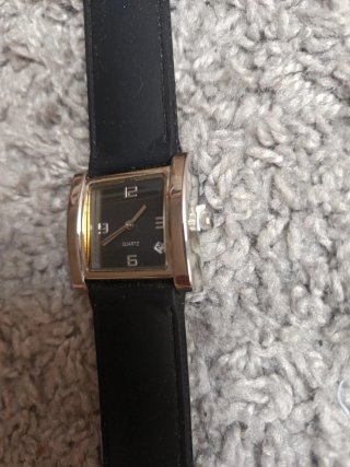 Reloj Negro y plateado