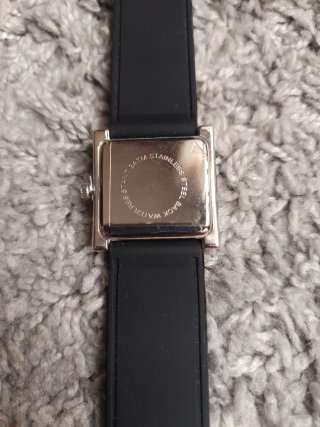 Reloj Negro y plateado