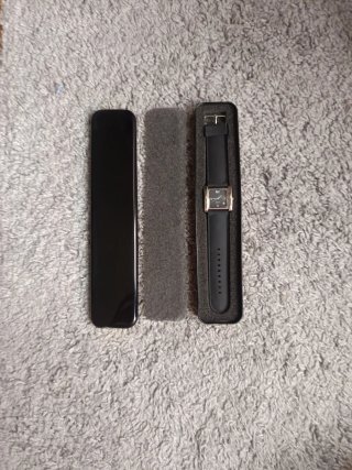 Reloj Negro y plateado