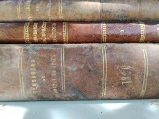 Lote caja libros antiguos