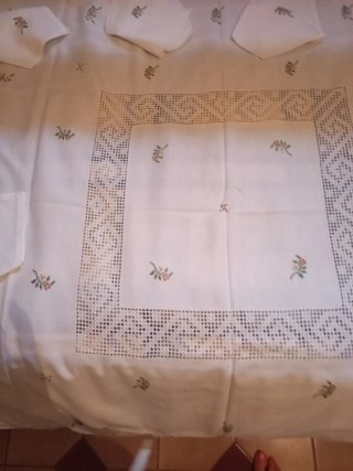 Mantelería bordada a mano Lagartera