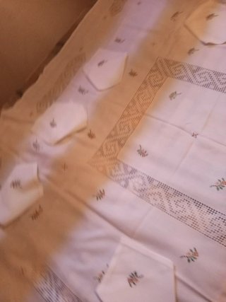 Mantelería bordada a mano Lagartera