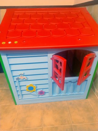 Casita infantil verde y roja