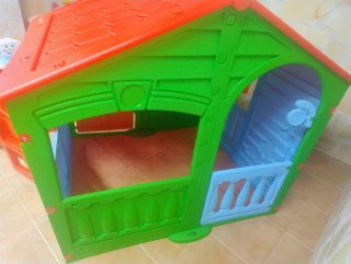 Casita infantil verde y roja