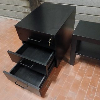 Cassettiera Ikea e tavolinetto nero (venduto)