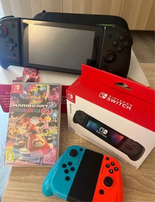 Nintendo Switch + Mario Kart 8 Deluxe
