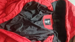 Abrigo rojo acolchado para niño/niña