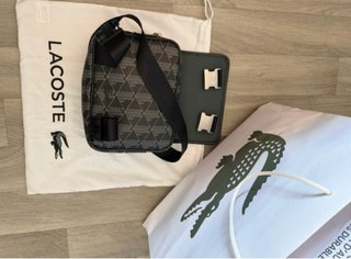 Bolso bandolera Lacoste negro y gris