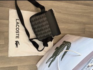 Bolso bandolera Lacoste negro y gris