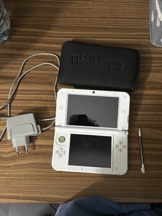 Nintendo 3DS XL Verde e Bianco