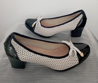 Zapatos Lince charol negro y piel perforada