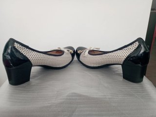 Zapatos Lince charol negro y piel perforada