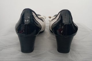Zapatos Lince charol negro y piel perforada