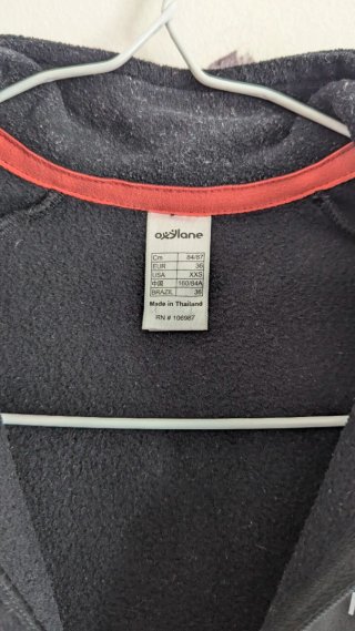 Sudadera técnica Kalenji negra y rosa