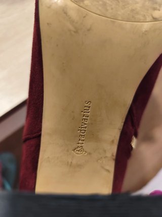 Botines granates aterciopelados Stradivarius. T.41