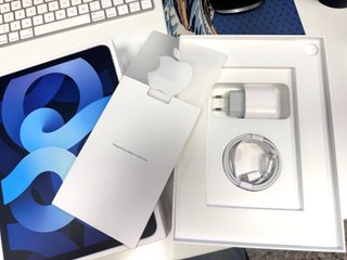 iPad Air 4 64GB + Scattola e Caricatore + Custodie
