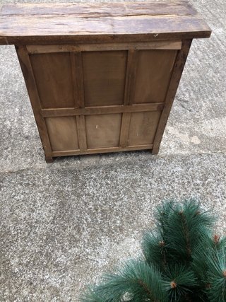 Mueble antiguo de madera para restaurar