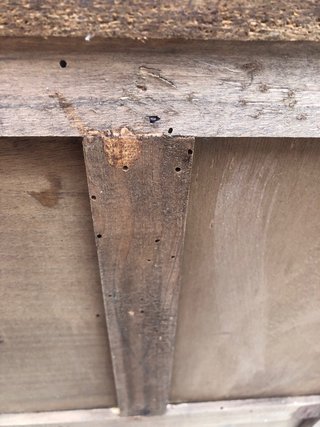 Mueble antiguo de madera para restaurar