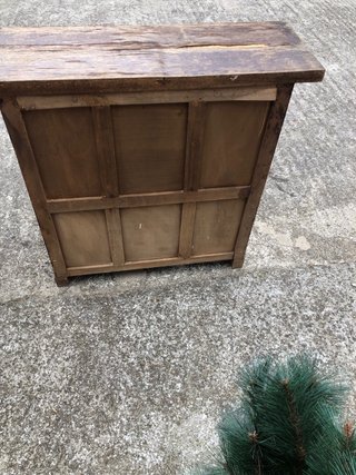 Mueble antiguo de madera para restaurar