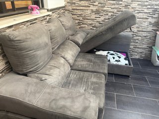 Chaise longue grigia estensibile con 2 pouf