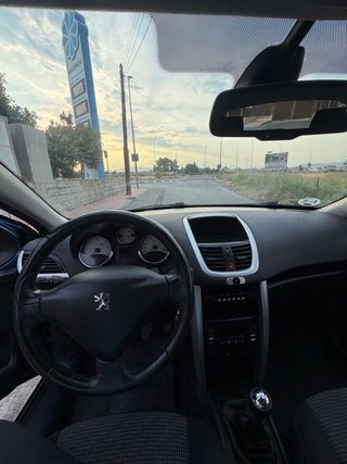 Peugeot 207 2010