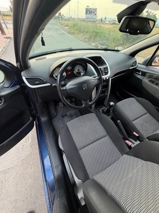 Peugeot 207 2010