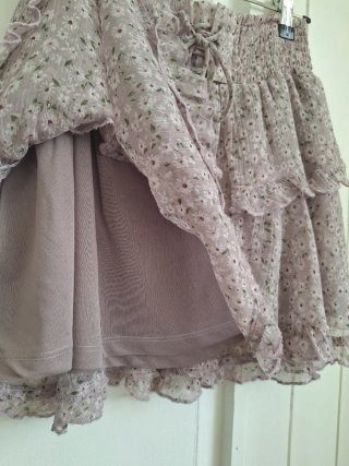 Falda corta volantes floral talla S