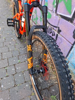 Bicicleta Enduro giant reight Roja