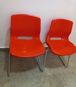 2 Sillas Rojas Plástico