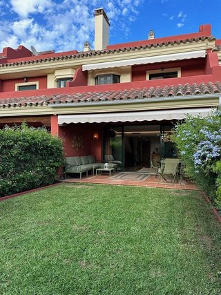 Casa adosada en alquiler en Lomas de Marbella Club - Puente Romano en Marbella