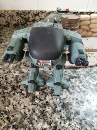 Diorama Robocop - Auto, Robot e Barile
