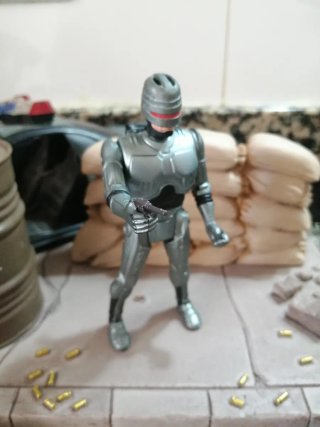 Diorama Robocop - Auto, Robot e Barile