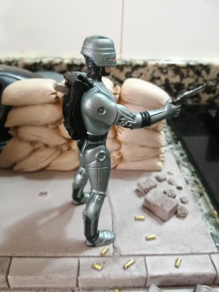 Diorama Robocop - Auto, Robot e Barile
