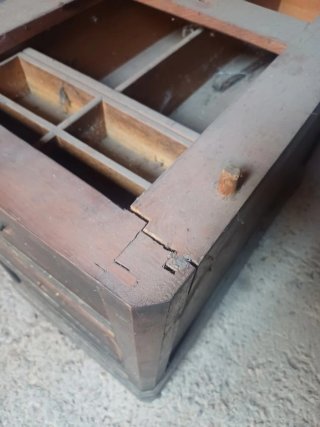 Escritorio antiguo en madera nogal del siglo XIX