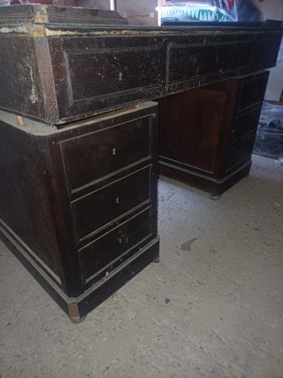Escritorio antiguo en madera nogal del siglo XIX