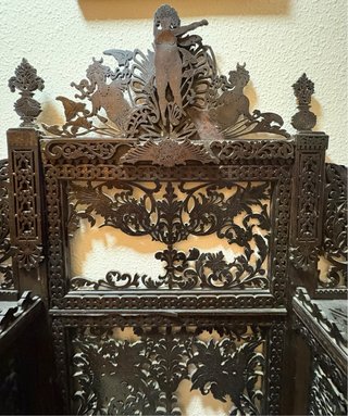 Mueble antiguo de madera tallada 150 años