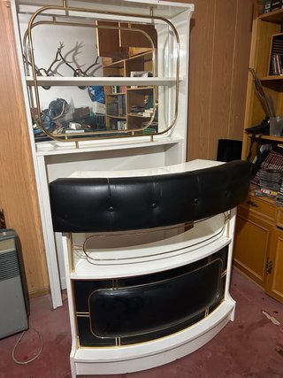 Mueble Bar Blanco y Dorado