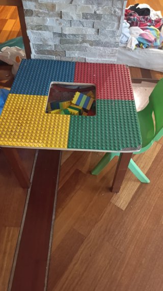 Mesa de actividades infantil Lego