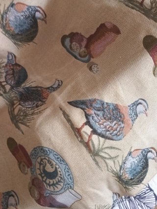 Retal de tela con estampado de pájaros
