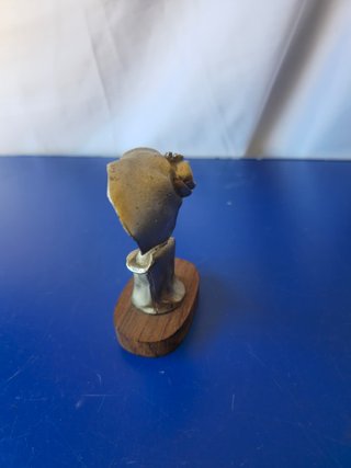 Statua Vintage Donna con Cappello in Peltro