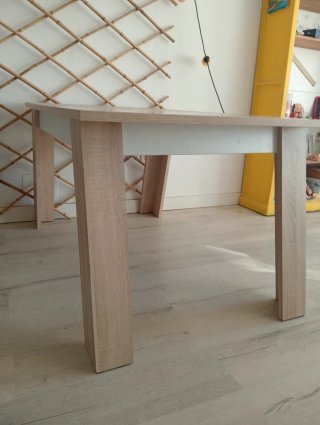 Mesa extensible de comedor madera clara y blanca